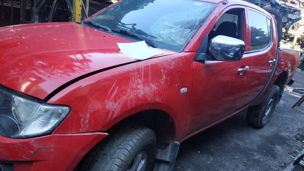  Mitsubishi L200 2013    EN DESARME